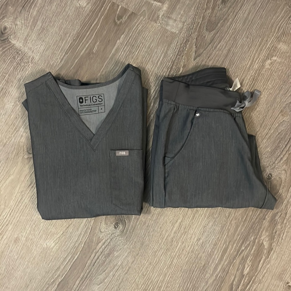 SET: Zamora joggers and Catarina top